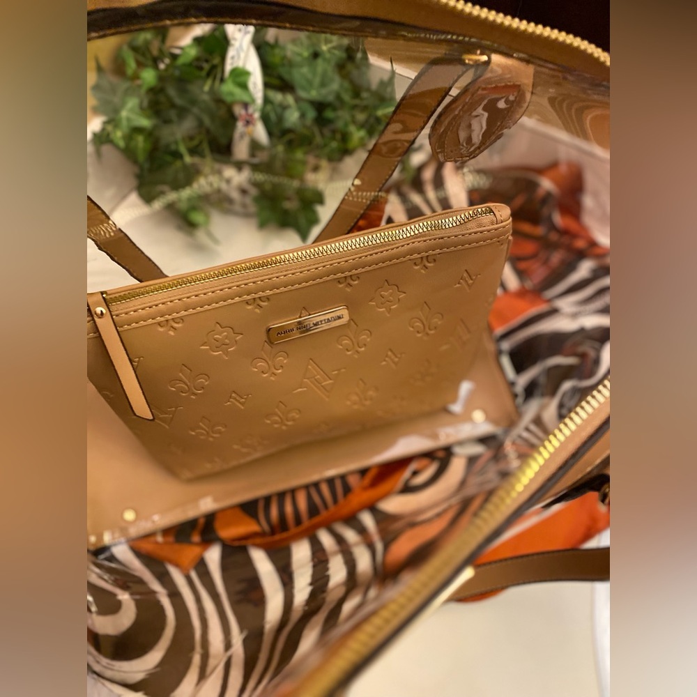 ADRIENNE VITTADINI Tan Tote Bag with MAKEUP POUCH Modern Design - Picture 4 of 15